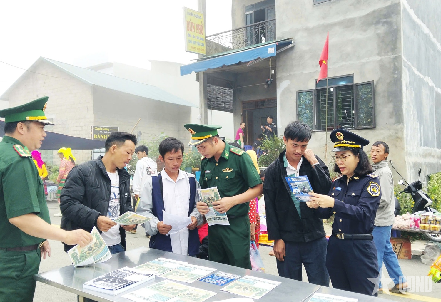 Đồn Biên phòng Cửa khẩu Săm Pun đẩy mạnh tuyên truyền pháp luật cho nhân dân khu vực biên giới